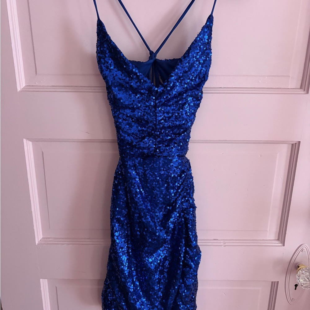 Windsor Royal Blue V-neck Sequin Body con Mini Homecoming Dress